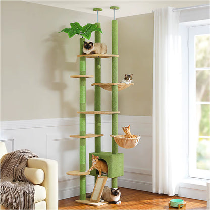 Arbre à chat sol-plafond en bois coloris vert dans une maison moderne au murs taupe.