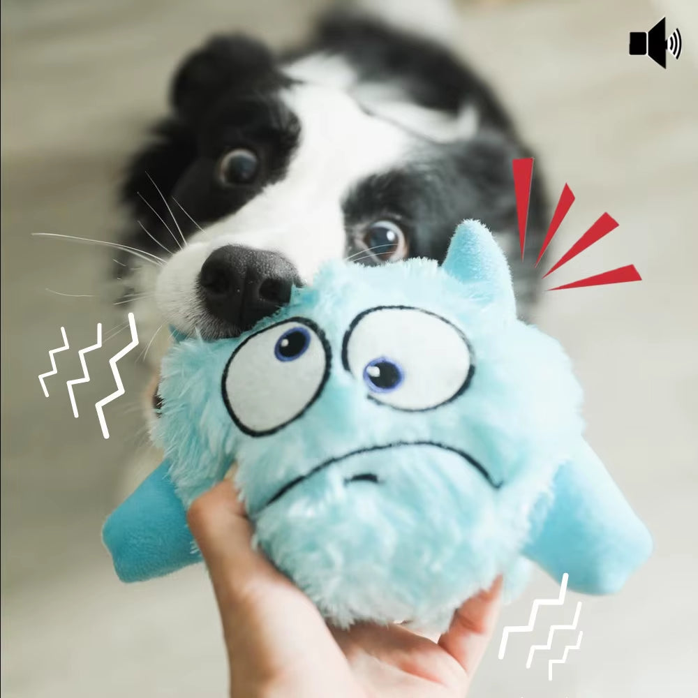 Jouet interactif pour chien : monstre en peluche qui rebondit et rigole, photo d'un chien noir et blanc qui joue avec le jouet.