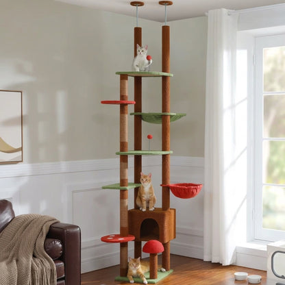Arbre à chat couleur marron dans le coin d'une maison au murs blancs.