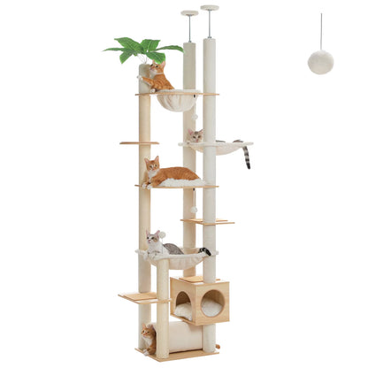 Arbre à chat sol-plafond en bois coloris beige sur fond blanc.