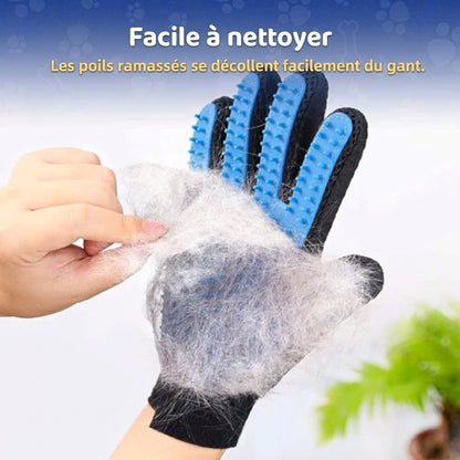 Gants de toilettage en silicone pour chien et chat facile à nettoyer. Les poils ramassés se décollent facilement du gant.